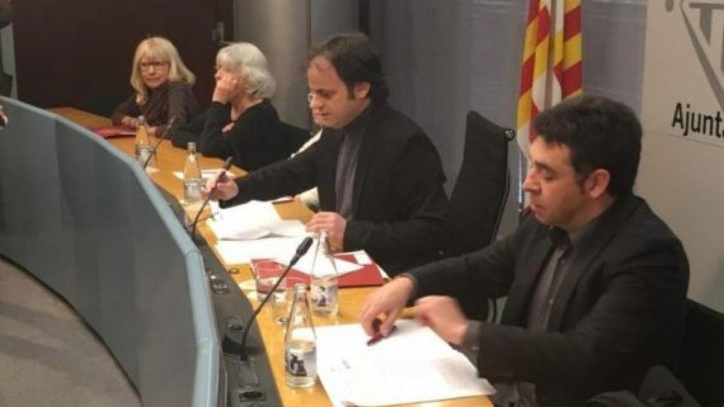 David Bondia, en primer terme, al costat de Jaume Asens a l'Ajuntament / AJUNTAMENT DE BCN