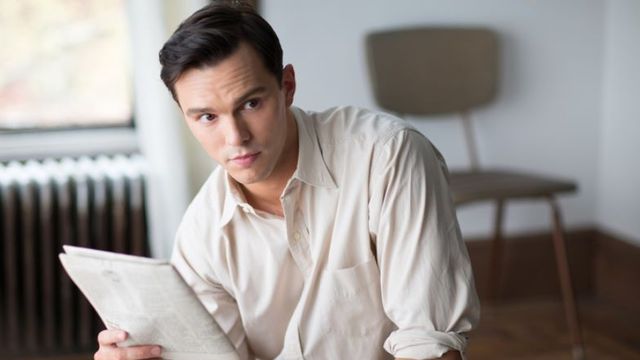 Nicholas Hoult en el papel de J.D. Salinger