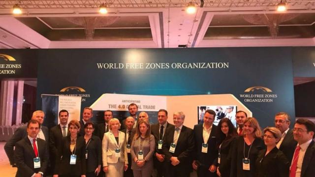 Algunos de los participantes en el congreso mundial de Zonas Francas, en el que se han decidido importantes acuerdos que afectan a Barcelona y a su CZFB / Agencias