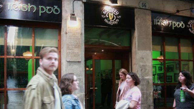 El pub irlandés que ocupaba el antiguo Pitarra ya no sirve más / HUGO FERNÁNDEZ