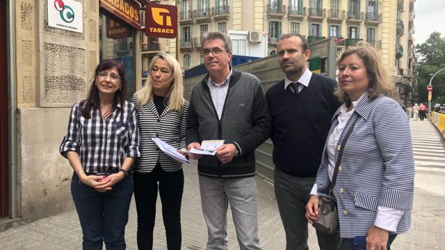 Raimond Blasi, concejal del PDeCAT, junto a vecinos y comerciantes afectados por las obras del AVE / PDeCAT