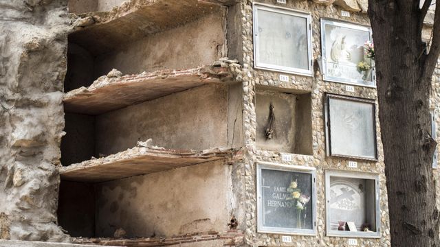 El derrumbe de los nichos de Montjuïc sigue generando polémica