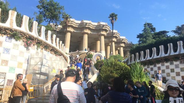 La afluencia de turistas es uno de los grandes problemas para el vecindario del Park Güell / Archivo