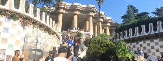 La afluencia de turistas es uno de los grandes problemas para el vecindario del Park Güell / Archivo
