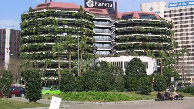 Imagen del Edificio Planeta en plena Diagonal de Barcelona / Archivo