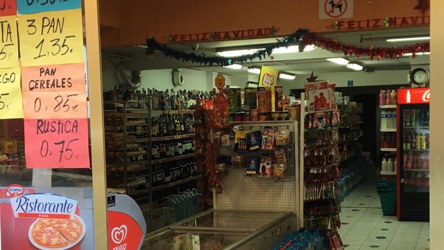 El detenido estafaba a comerciantes extranjeros / CARLOS RUFAS