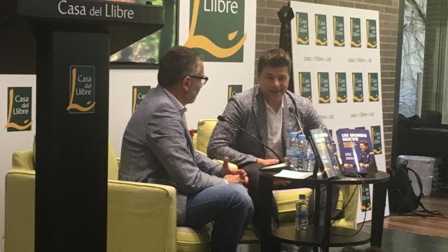Balagué y Pochettino en La Casa del Llibre de la Rambla de Catalunya / AROA ORTEGA