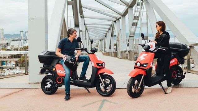 La empresa Scoot se instaló en BCN y puso en alquiler 1.500 vehículos motos