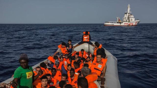 60 inmigrantes rescatados en el Mediterráneo desembarcarán en BCN / PRO ACTIVA OPEN ARMS