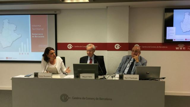 Sònia Recasens, Miquel Valls y Martí Parellada, durante la presentación del Informe Territorial Barcelona 2018 / MIKI