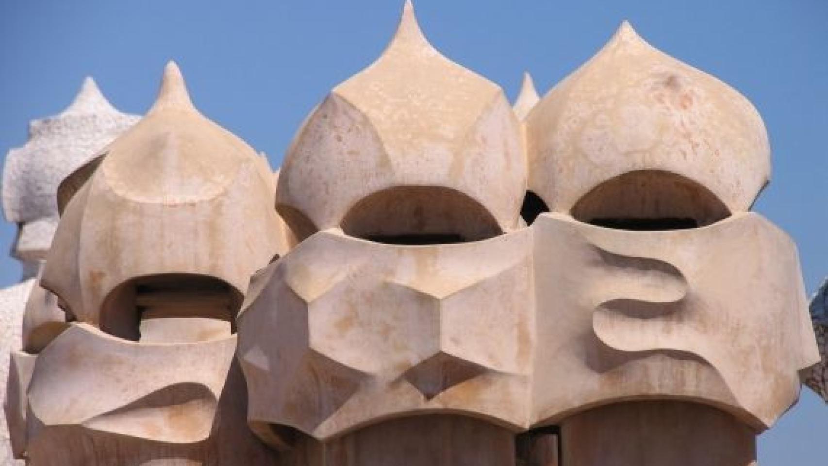 Detalle de las chimeneas de la azotea de La Pedrera