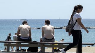 Barcelona sufre una nueva ola de calor / HUGO FERNÁNDEZ