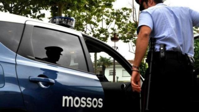 mossos coche y agente_570x340