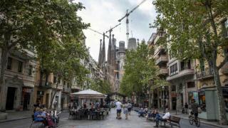 La Sagrada Família, uno de los iconos de Barcelona, vista desde la avenida Gaudí / HUGO FERNÁNDEZ