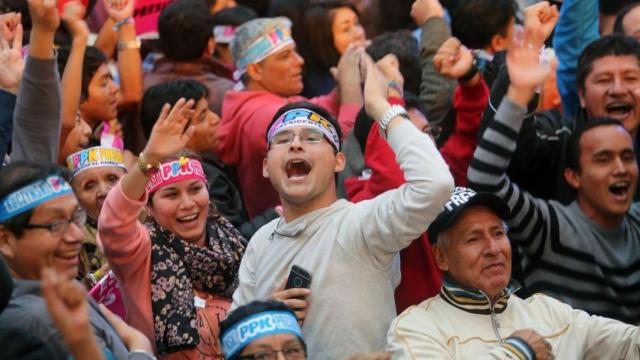 Peruanos de festejos en una imagen de archivo / EFE