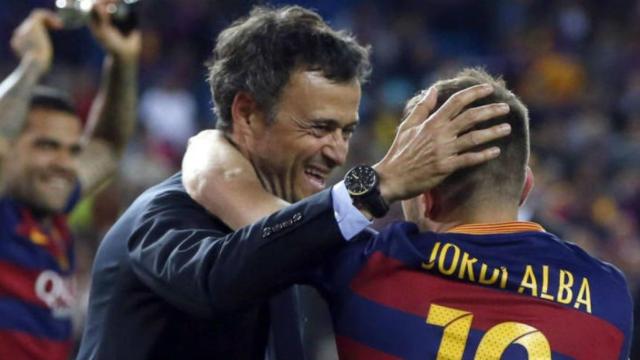 Luis Enrique y Jordi Alba se abrazan tras la victoria del Barça en la final de la Copa del Rey de 2016 / EFE