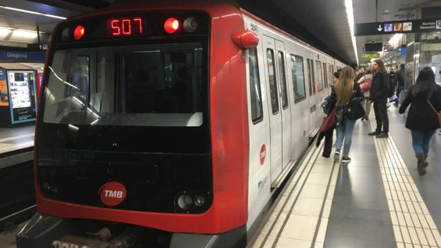 Vista de uno de los andenes del metro de Barcelona / CR