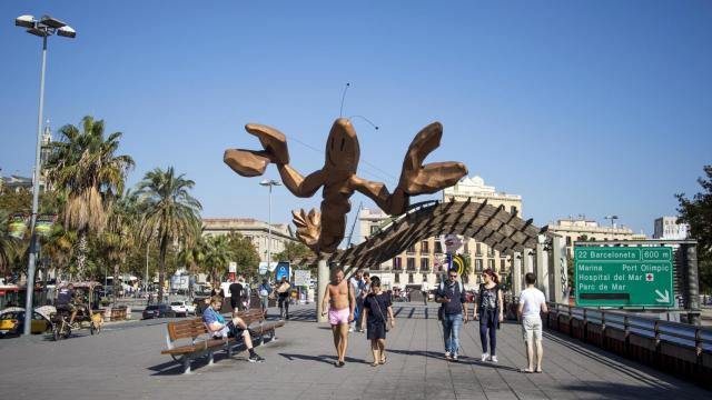 Estatua de la gran gamba, diseñada por Javier Mariscal, en el paseo de Colón