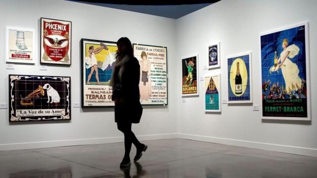 Algunos de los anuncios en la muestra de anuncios del Museu del Disseny / EFE