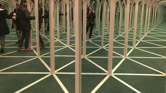 La sala de los espejos en el museo Big Fun / PAULA BALDRICH