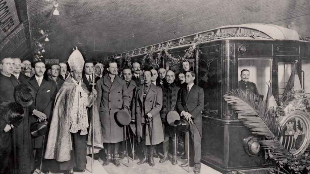 Imagen de la inauguración del Metro de Barcelona