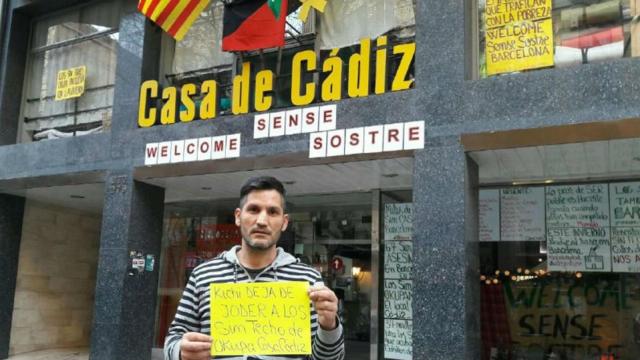 Lagarder Danciu, delante de la Casa de Cádiz de Barcelona / lagarder.blogspot