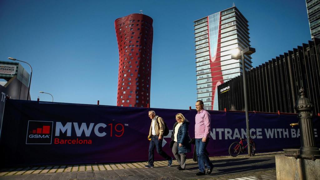 Operaris i participants del Mobile World Congress (MWC) de Barcelona