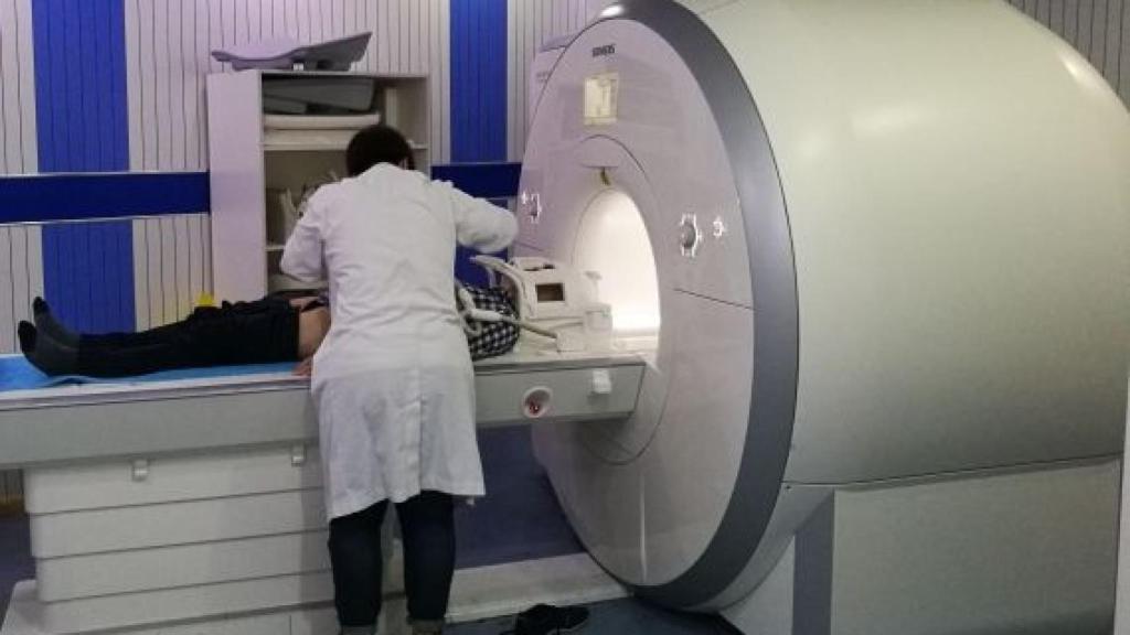 Sistema de resonancia magnética sintética