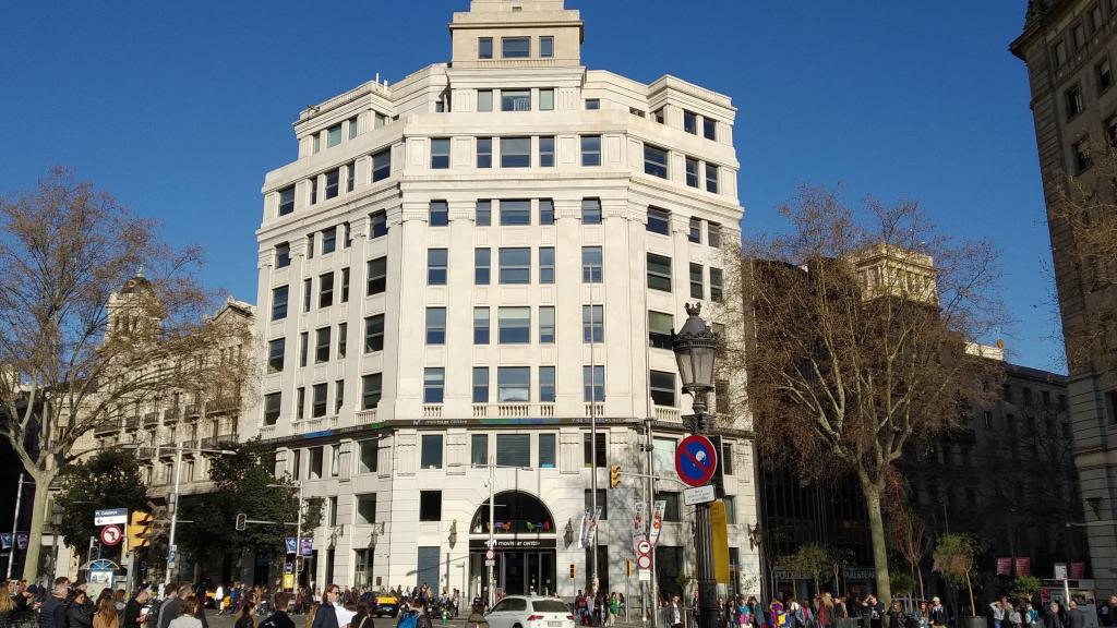 L'antiga seu de Telefónica de la plaça de Catalunya / JORDI SUBIRANA