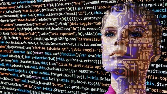 Robots mirando un algoritmo / PIXABAY
