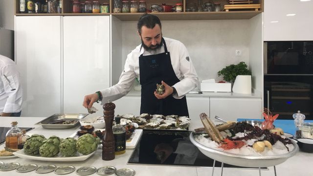 La Boqueria seduce a los barceloneses con el 'showcooking'
