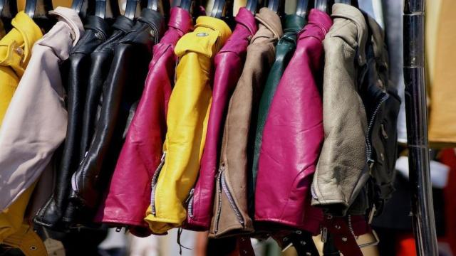 Ropa vintage de segunda mano de una tienda de Barcelona
