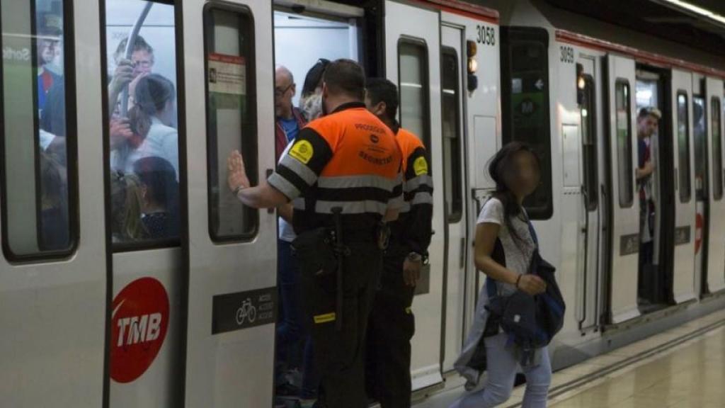 Vigilants del metro durant un operatiu / ARXIU