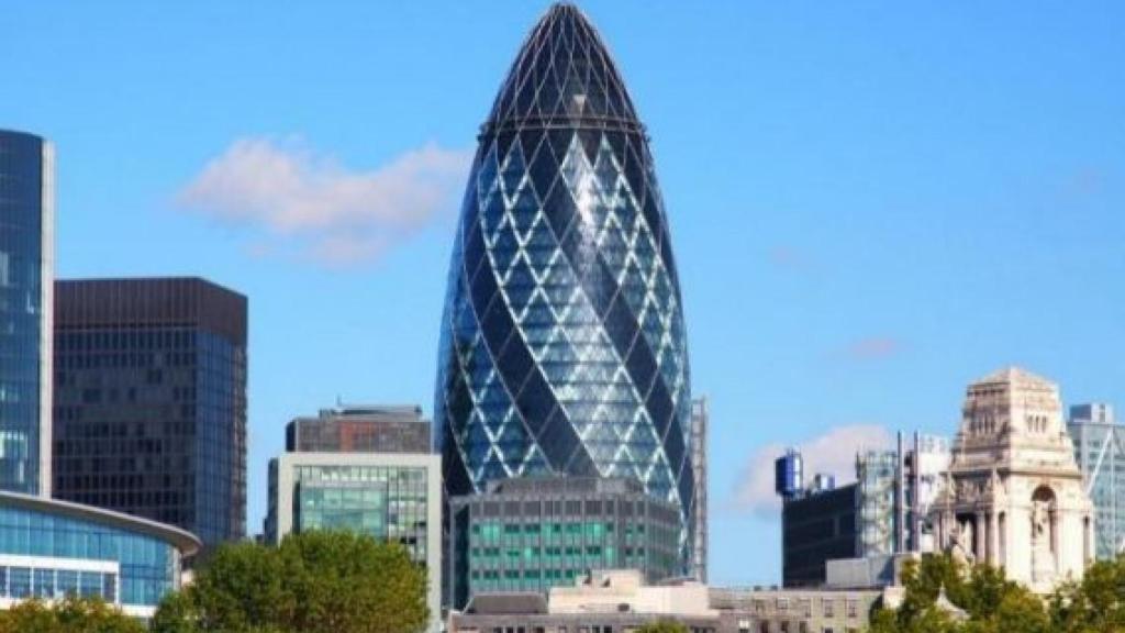 Torre Gherkin diseñada por Norman Foster en Londres