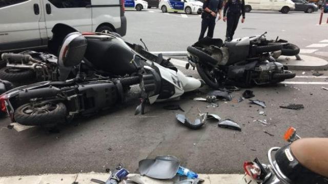 Imagen de archivo de un accidente entre dos motos en Barcelona