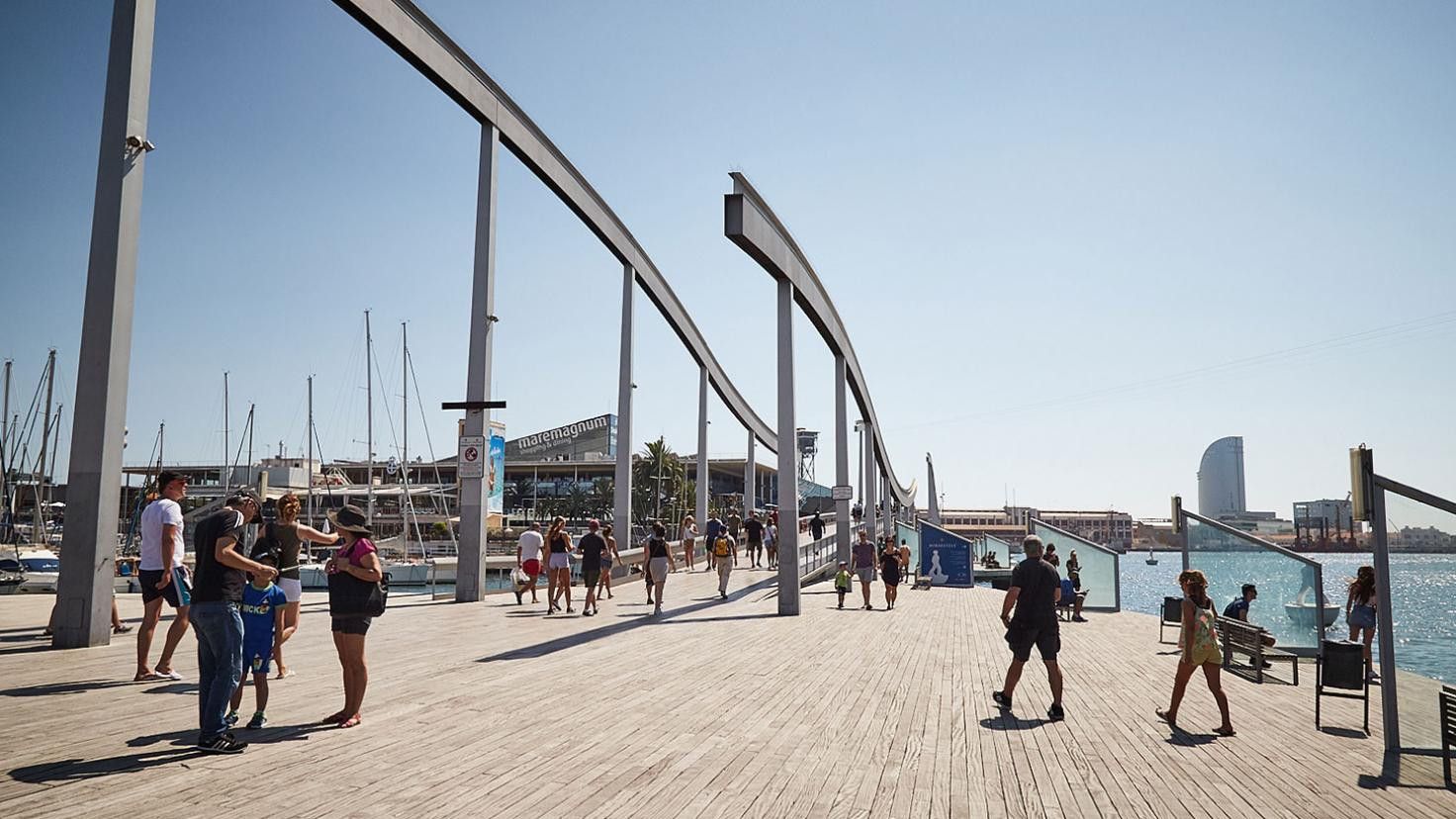 Vista del muelle cercano al centro comercial Maremagnum