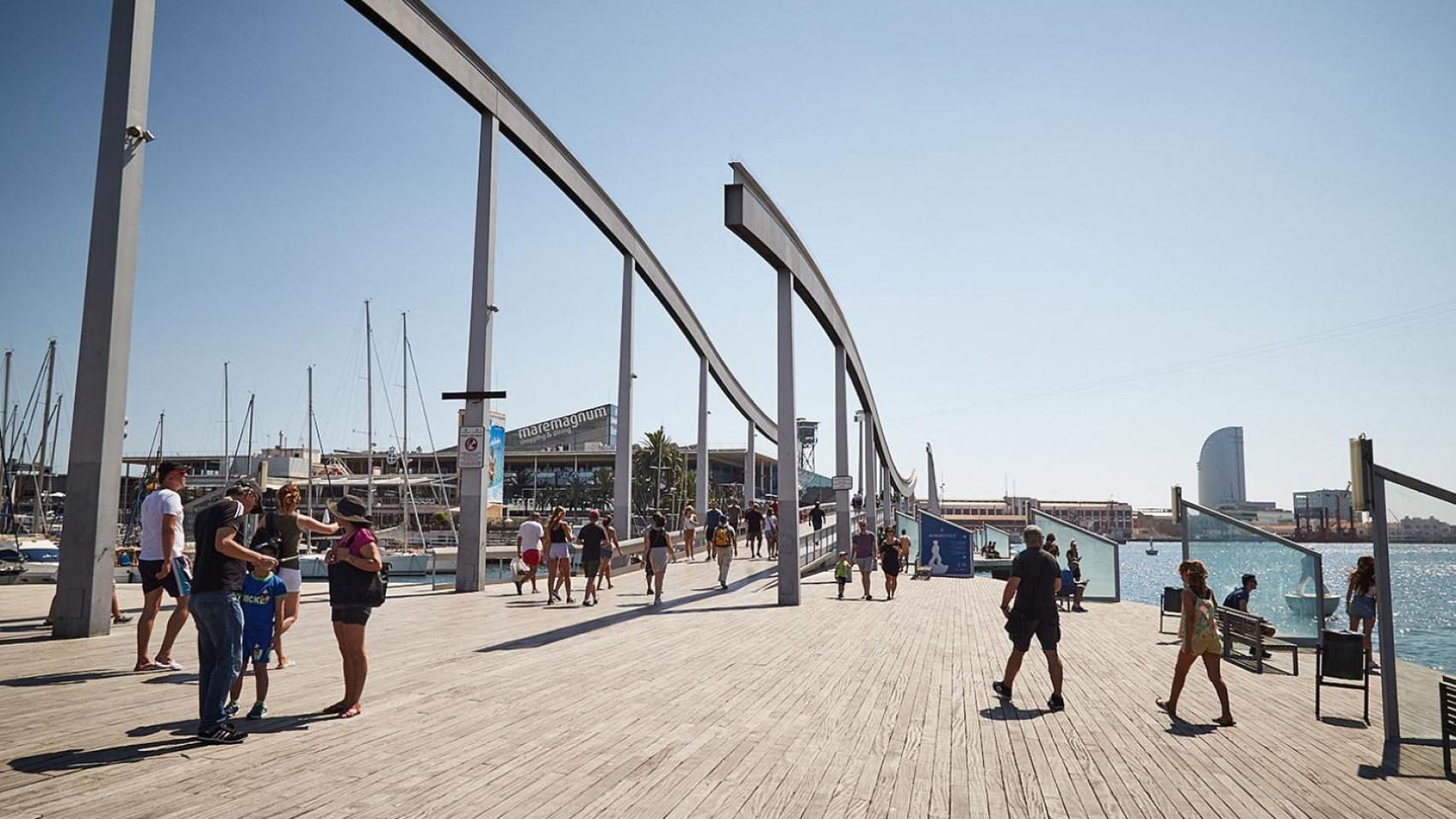 Vista del muelle cercano al centro comercial Maremagnum
