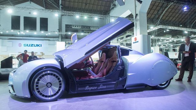El deportivo eléctrico de lujo Carmen, de la histórica marca de automóviles Hispano Suiza expuesto en el Automobile Barcelona / EFE