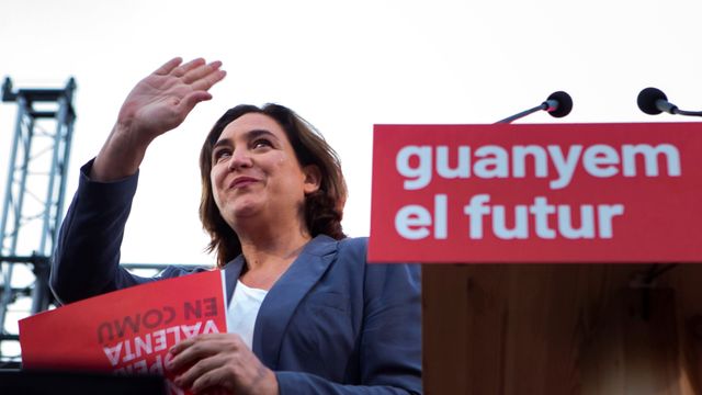 Colau olvida hablar de seguridad en un accidentado acto de campaña