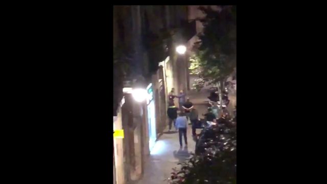 Vecinos del Gòtic denuncian peleas, cánticos e incivismo / Twitter