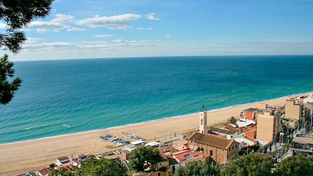 Una de las mejores playas a las que ir desde Barcelona con una T-10
