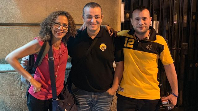 Una imagen de la cazacarteristas Eliana Guerrero junto al líder de los taxistas Tito Álvarez