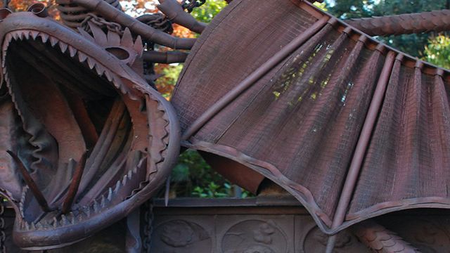 Uno de los dragones de Barcelona, en el Pabellón de la Finca Güell / PORTAL GAUDI