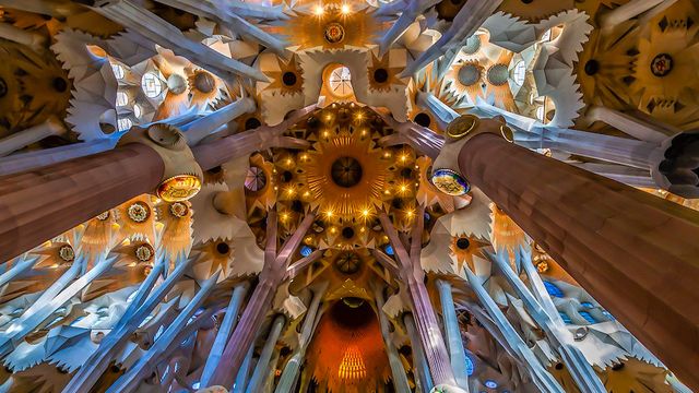 La Sagrada Familia es uno de los principales atractivos de Barcelona