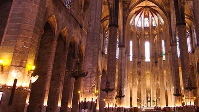 Interior de la basílica de la Catedral del Mar