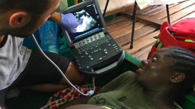 Una de las mujeres evacuadas este sábado del barco de Open Arms
