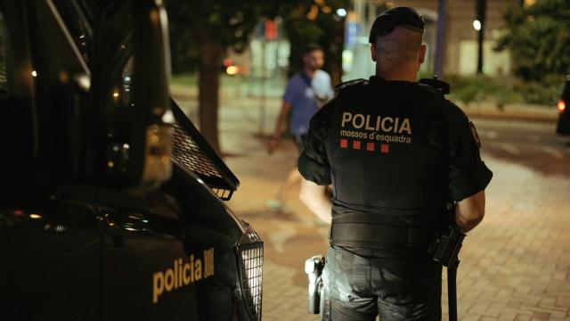 Agente de los Mossos d'Esquadra en Barcelona/ MOSSOS D'ESQUADRA