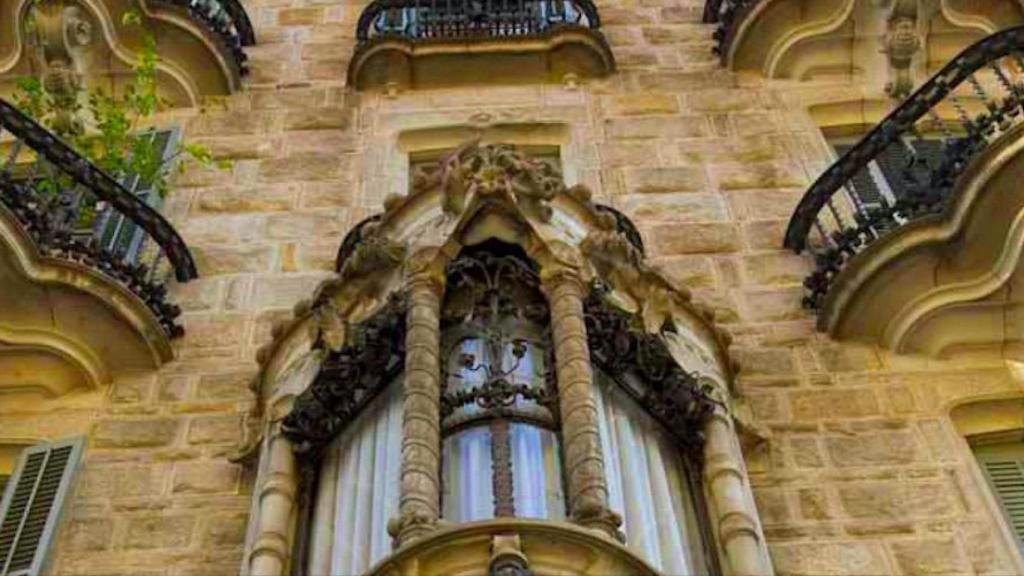 Facció de la Casa Calvet / PORTAL GAUDI