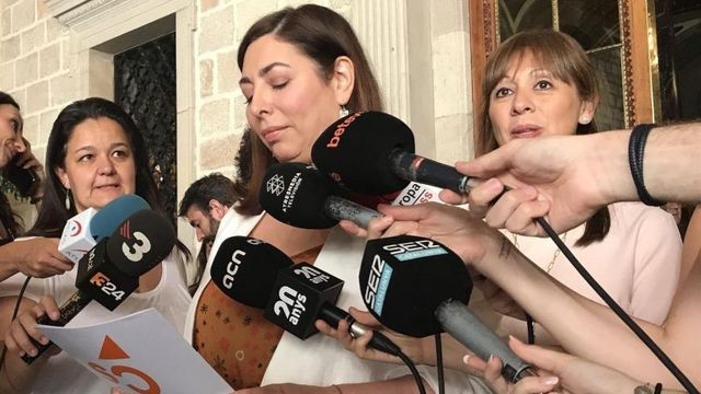 Luz Guilarte, presidente de Ciudadanos en Barcelona, atiende a los medios de comunicación / EUROPA PRESS