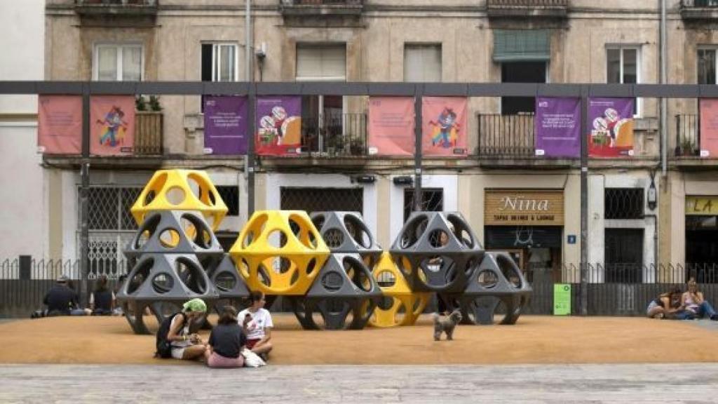 Los cubos de la plaza del Sol / HUGO FERNÁNDEZ